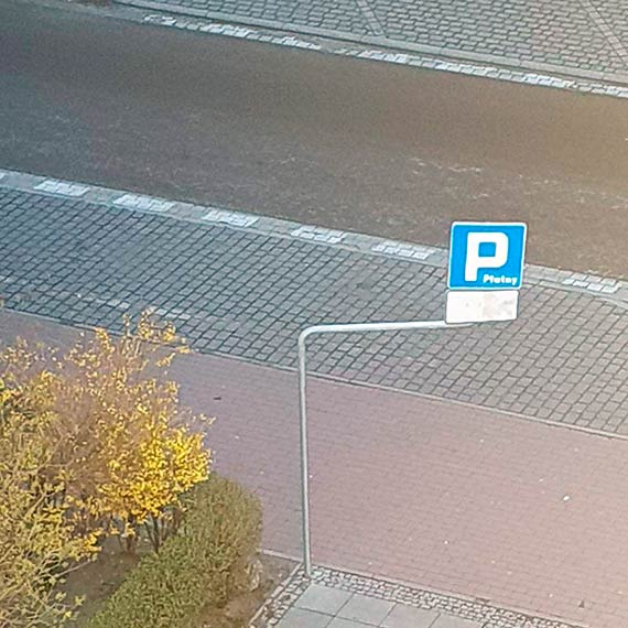 Gdzie nie spojrzysz...  parking! Dziki zmylnemu wynalazkowi - ulica Marynarzy ma parkingi z kadej strony!