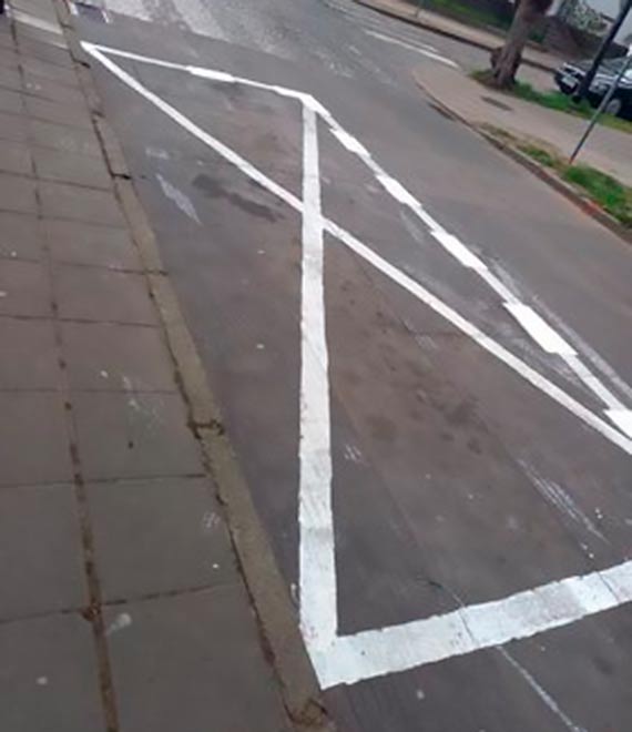 „Radosna twórczość” drogowców na ulicy Paderewskiego, zdaniem mieszkańca-godna napiętnowania!