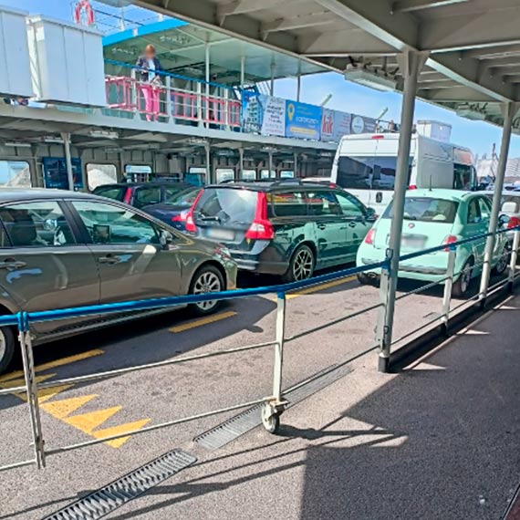 Mieszkaniec: Na Bieliku puste miejsce, a kierowcy stoj w kolejce