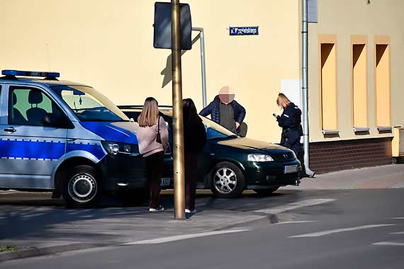 Kolizja samochodu i jednośladu. Sprawca został ukarany mandatem