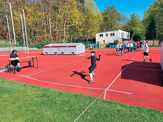 V zawody V edycji „¦winoujskie Czwartki Lekkoatletyczne”