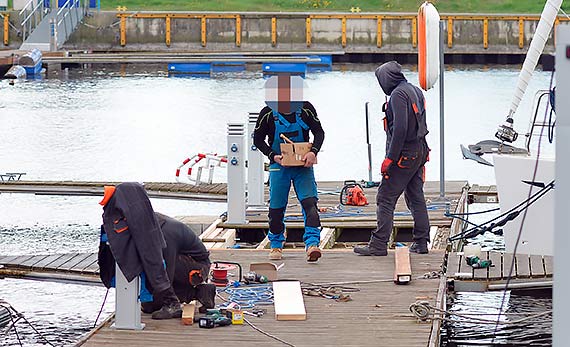 Marina gotowa na przyjcie eglarzy? W weekend trwaa naprawa pomostw