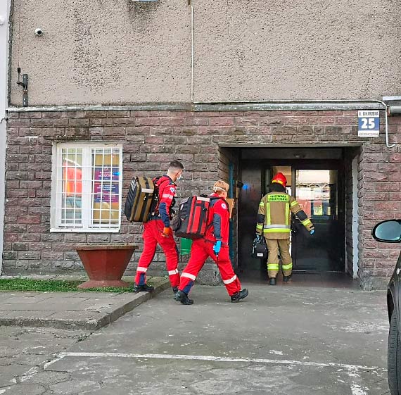 Zamiast karetki strażacy i śmigłowiec LPR -u. 47 - letni mężczyzna potrzebował natychmiastowej pomocy