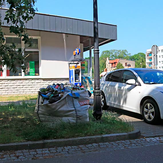  Zapomniane mieci. Szpec centrum miasta od dwch miesicy!