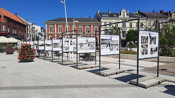 Wystawa na Placu Wolności „Letnicy na wyspach Uznam i Wolin przed laty”