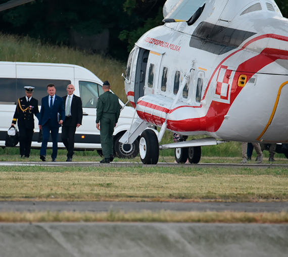 Minister Baszczak z wizyt w winoujciu. Podpisa umow na dostarczenie kolejnych trzech niszczycieli min typu Kormoran II