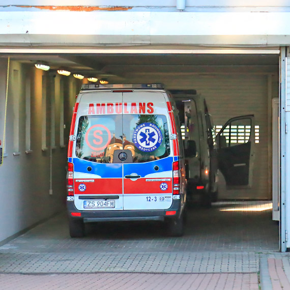 Jecha na hulajnodze potrci kobiet i uciek. Poszkodowana 75 - latka trafia do szpitala