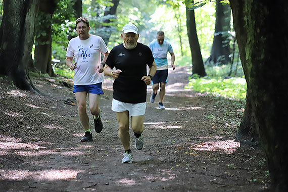  Krzysztof Ewiak pierwszy na mecie parkrunu