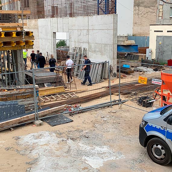 Policja na budowie parkingowca przy ulicy Bema. Zobacz film!