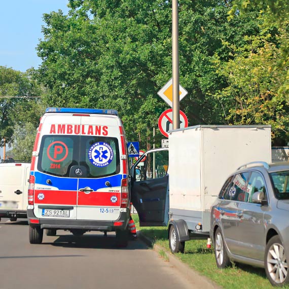 Mody mczyzna potrzebowa pomocy medycznej
