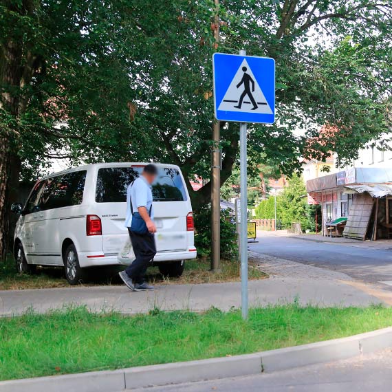 Mieszkaniec: Parkingowy chaos na Wojska Polskiego. Kierowcy parkuj gdzie si da