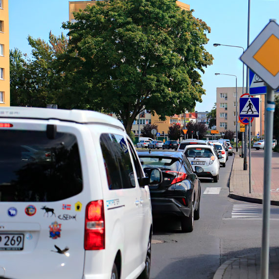 Koszmar kierowcw na ulicy Szkolnej. Przez zamknit ulic Grunwaldzk tworz si mega korki, a wystarczy tak niewiele