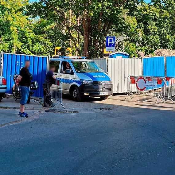 Mieszkaniec: Na parkingu przy Batyckiej znaleziono bomb!
