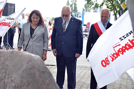 Uroczystoci pod pomnikiem Solidarno'80