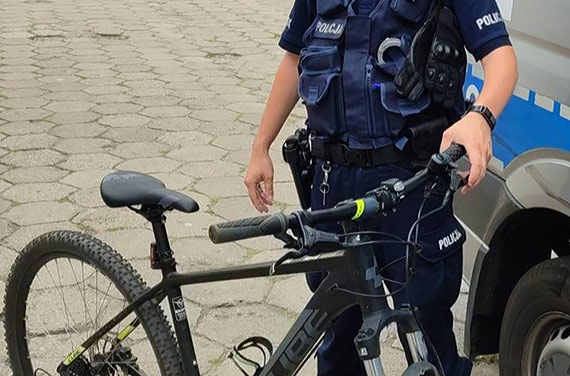 Policjanci adaptacji zawodowej odzyskali skradziony rower i zatrzymali 28-latka