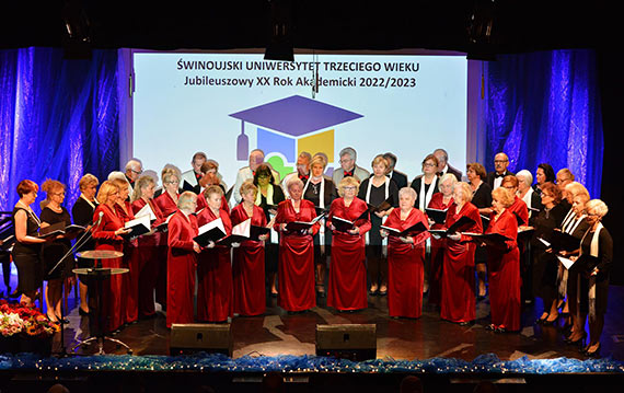 Seniorzy studenci świętowali XX -lecie Uniwersytetu Trzeciego Wieku