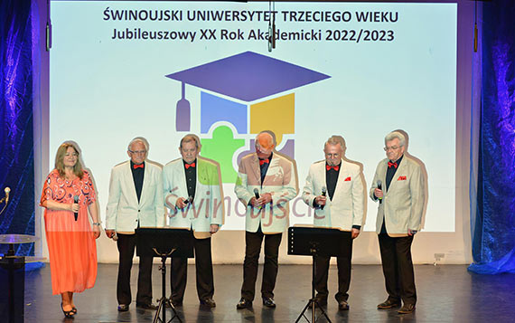 Seniorzy studenci świętowali XX -lecie Uniwersytetu Trzeciego Wieku