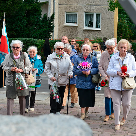 83. rocznica agresji Związku Radzieckiego na Polskę. Pod pomnikiem Zesłańców Sybiru złożono wiązanki kwiatów