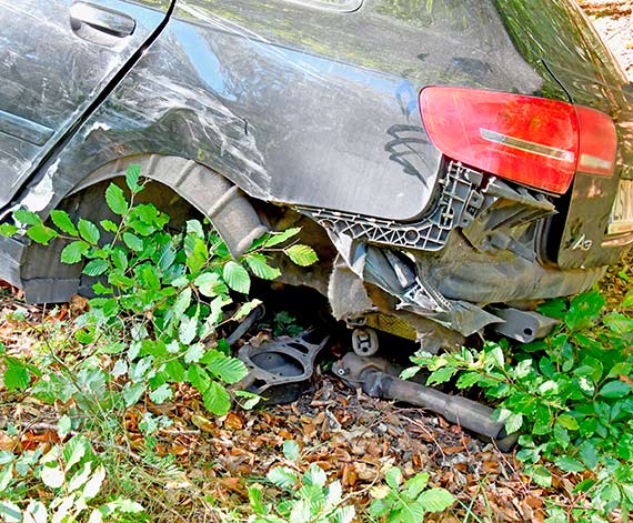 Dwie osobwki w rowie na 102 koo Biaej Gry