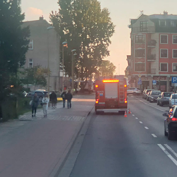 Beton wyla si na jezdni. Jeden pas ruchu zosta zablokowany