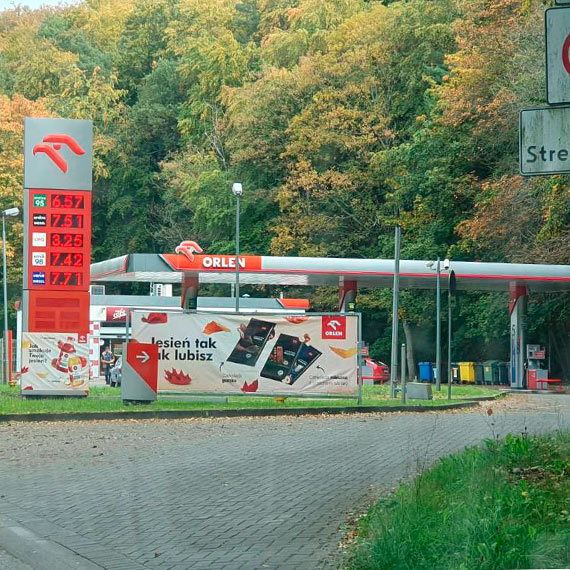 Zodzieje sforsowali cian i wdarli si do budynku stacji ORLEN w Midzyzdrojach!
