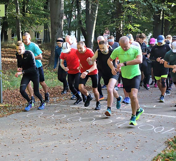 Wczesna godzina nie odstraszya uczestnikw 261. parkrunu