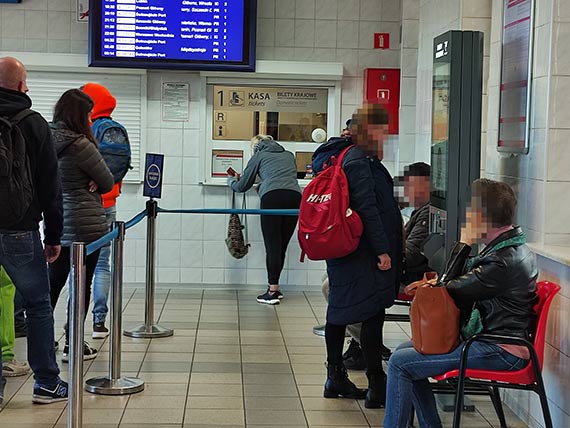 Videomat na świnoujskim dworcu z problemami. Pasażerowie na razie wolą tradycyjną kasę