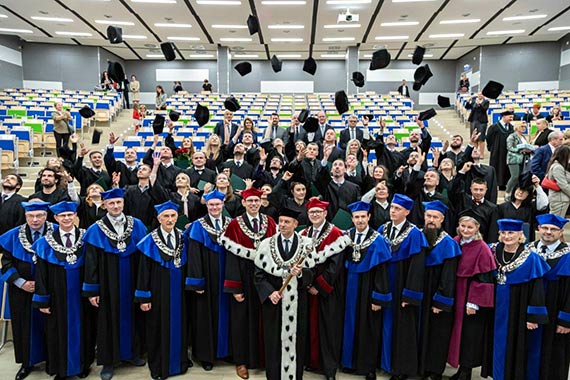 Promocje doktorskie, habilitacje, odznaczenia i medale dla zasuonych. Elbieta Jolanta Bieliska honorowym profesorem uczelni. Wielkie wito „Uniwersytetu dla zielonego przemysu”