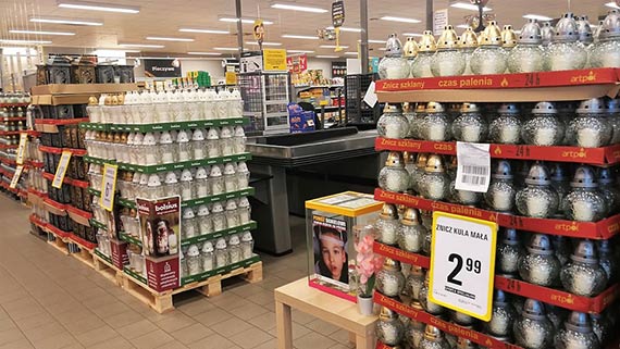 Ceny zniczy w sklepach: Dyskonty szykuj si na walk o klienta. Zrobi wicej promocji ni rok temu