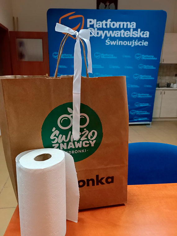 Walka wyborcza rozpoczta? Platforma Obywatelska winoujcie: Papier wykorzystamy do posprztania po Waszych rzdach