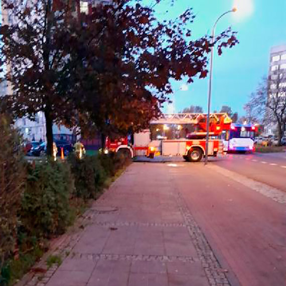 Na Matejki mężczyzna wyskoczył z 4 piętra!