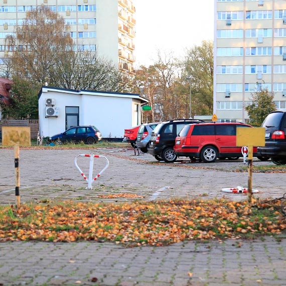 Wandalizm, gupota czy rozmylne dziaanie?! Kto niszczy blokady parkingowe na osiedlu przy ulicy Markiewicza