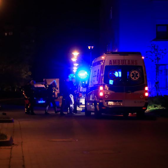 Dwa radiowozy i karetka pogotowia zadysponowane do agresywnego 32-latka