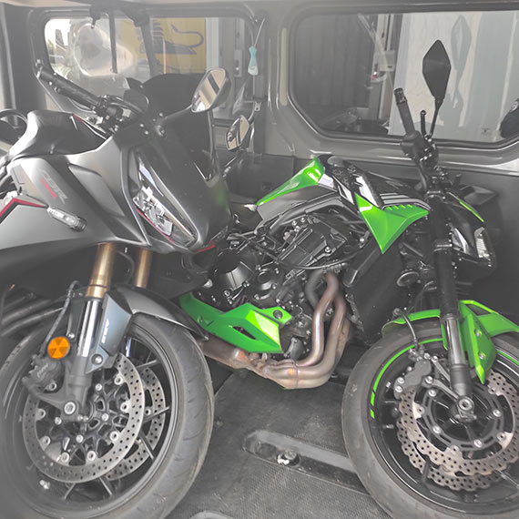 Skradzione motocykle w busie wjeżdżającym z Niemiec