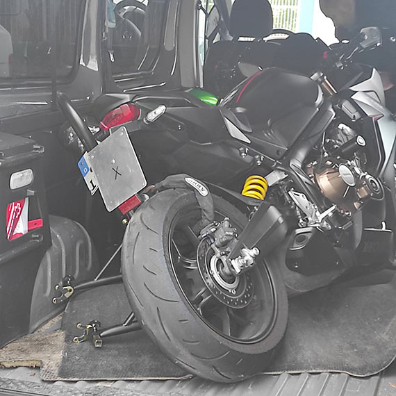 Skradzione motocykle w busie wjeżdżającym z Niemiec