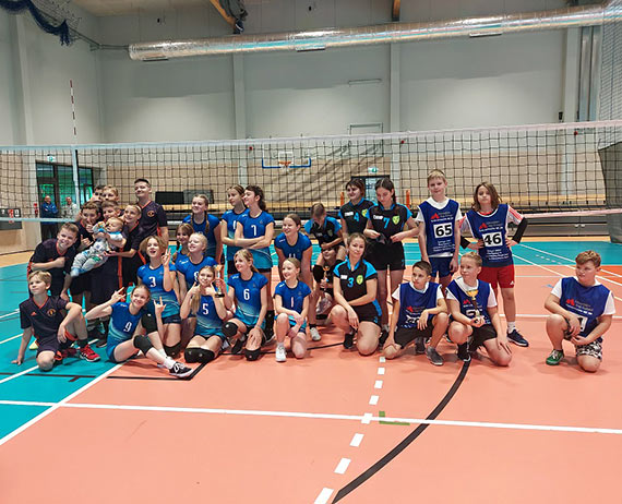 Mistrzostwa miasta Świnoujście w piłce siatkowej-czwórki dziewcząt i chłopców w ramach Igrzysk Dzieci rocznik 2010-2011