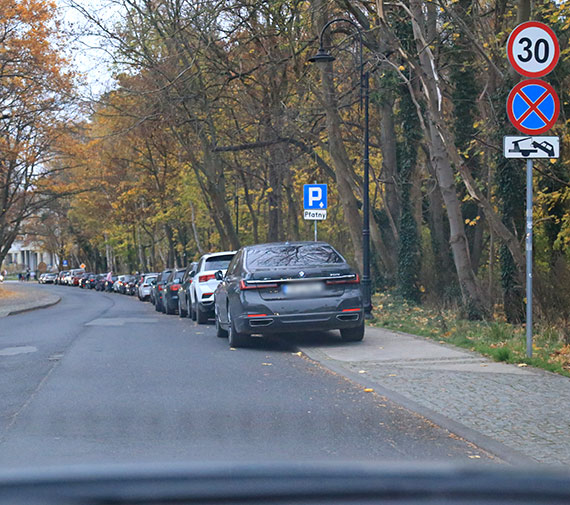 To koniec parkingowego chaosu na Uzdrowiskowej? Usunito kontrowersyjne  znaki