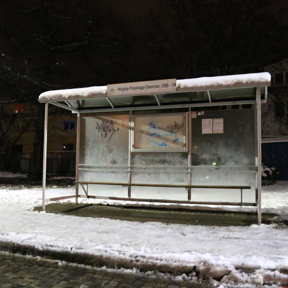 Przystanki bez kilku szyb przy ulicy Wojska Polskiego upiększają ten teren od kilku lat?