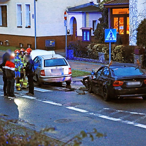 Kolizja dwóch aut na ulicy Chopina