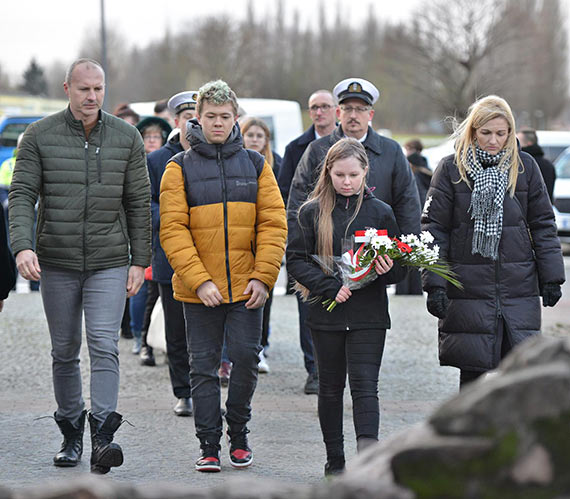 30 lat po tragedii „Jana Heweliusza” winoujcie oddao hod ofiarom. Zobacz film!