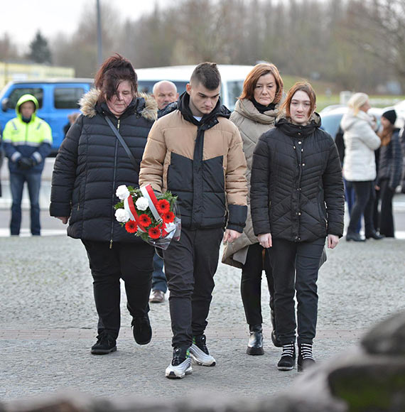 30 lat po tragedii „Jana Heweliusza” winoujcie oddao hod ofiarom. Zobacz film!