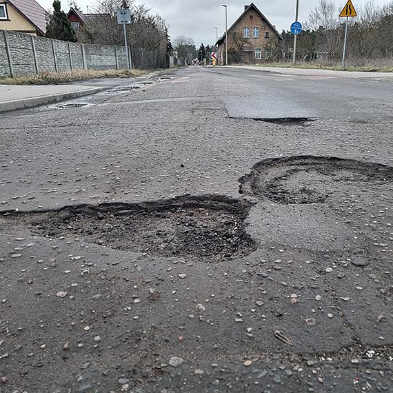 Mieszkaniec: Ta ulica powinna zmieni nazw z Krzywej na Dziuraw