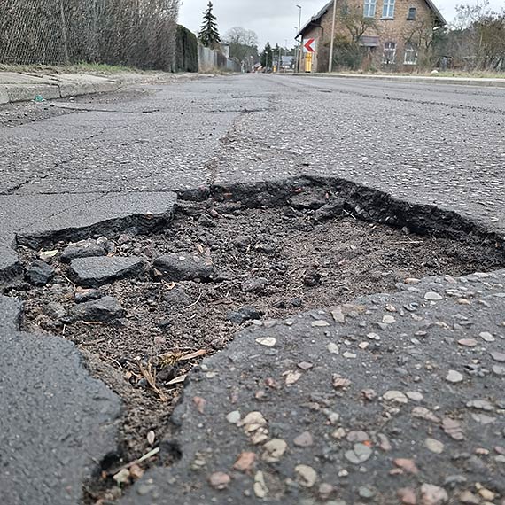 Mieszkaniec: Ta ulica powinna zmieni nazw z Krzywej na Dziuraw