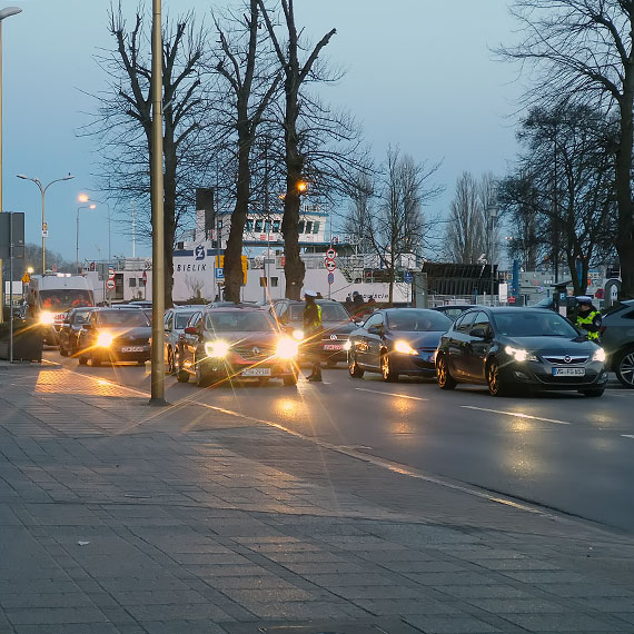 Korek na Armii Krajowej. Policjanci sprawdzali trzewo kierowcw