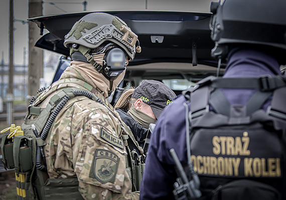 Gang złodziei okradających podróżnych w pociągach na trasie do i ze Świnoujścia rozbity! Aż 24 osoby usłyszały już zarzuty