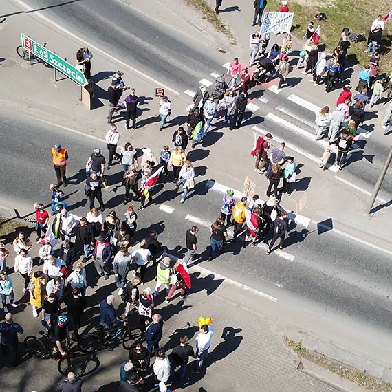 Wasze plany znamy i si nie poddamy - mieszkacy protestuj przeciwko  zamkniciu dostpu do play i zabytkw na Warszowie
