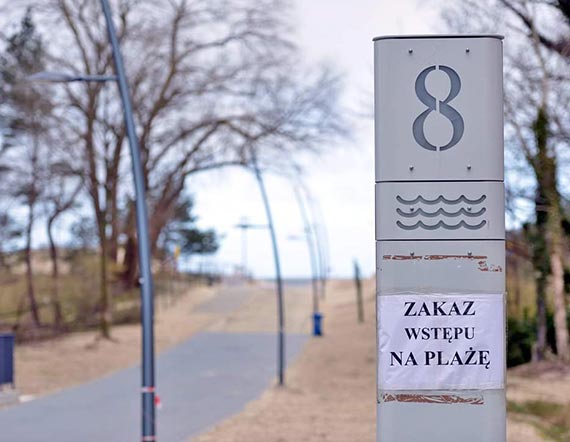 Mieszkaniec: Turyci myl, e plaa w winoujciu jest zamknita?! My dementujemy - z play na lewobrzeu mona korzysta!