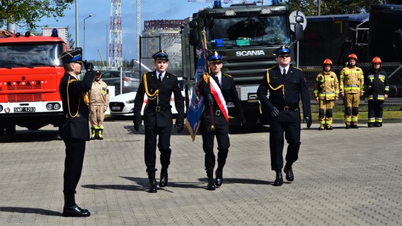 Świnoujscy strażacy świętowali swój dzień! Wręczono wyróżnienia i awanse