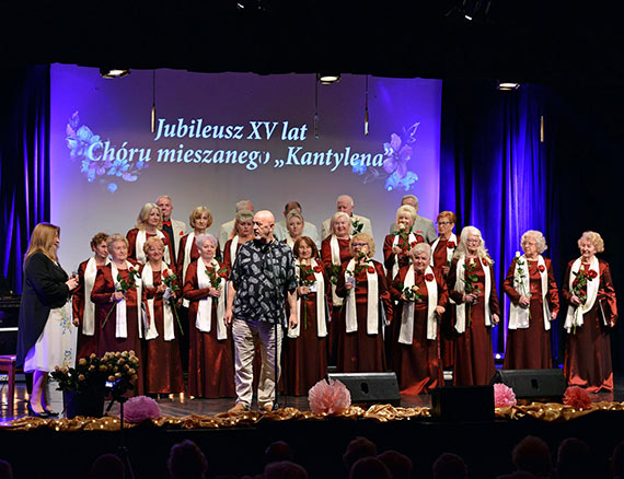Śpiewają jak z nut! Chór mieszany „Kantylena” Miejskiego Domu Kultury uczcił swoje 15 urodziny imponującym koncertem
