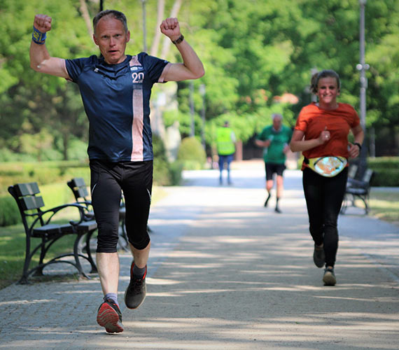 Kamil i Karolina pierwsi na mecie 295. parkrunu